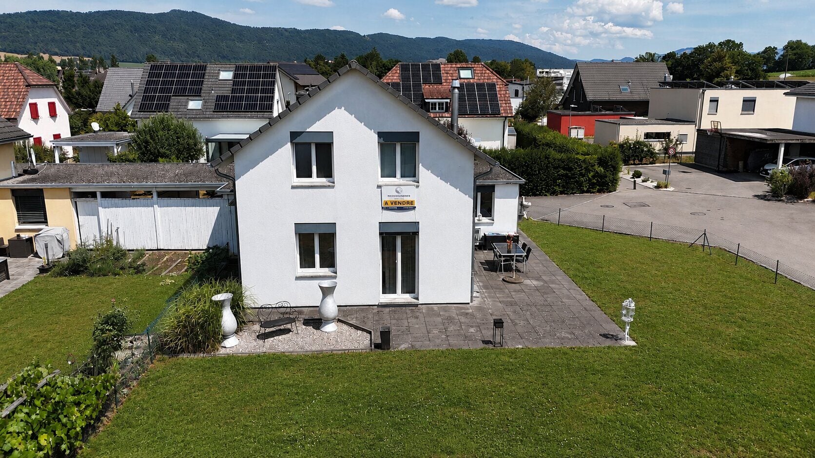 À vendre à Delémont spacieuse villa familiale 5.5 pièces avec jardin - photo 1