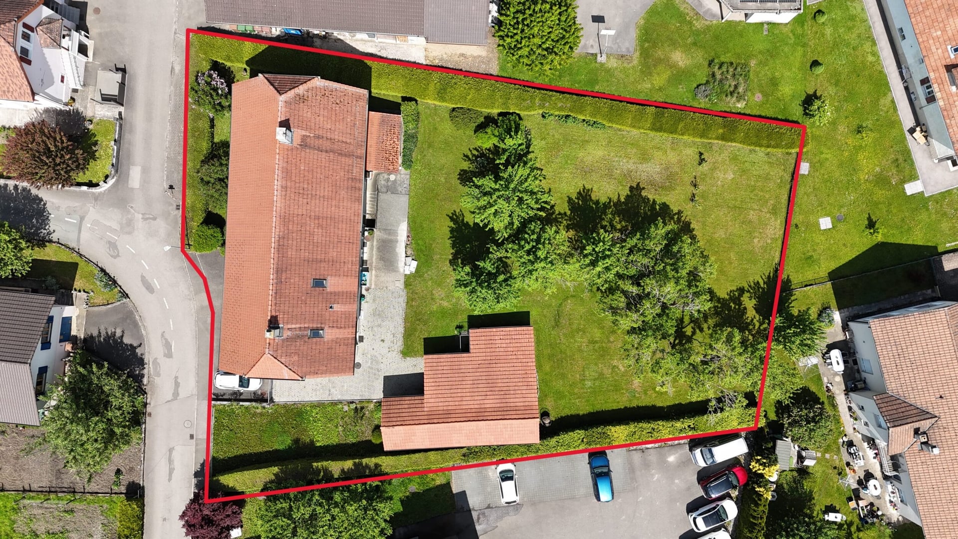 À vendre à Glovelier immeuble de 3 appartements et grand terrain - photo 2