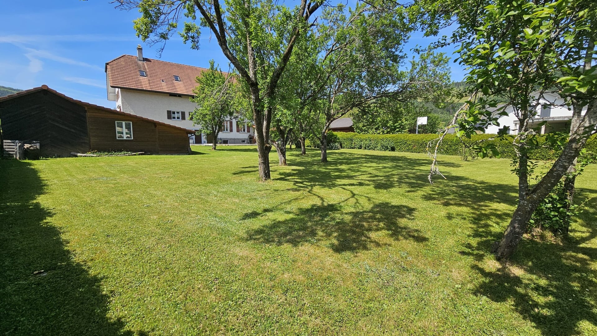 À vendre à Glovelier immeuble de 3 appartements et grand terrain - photo 4