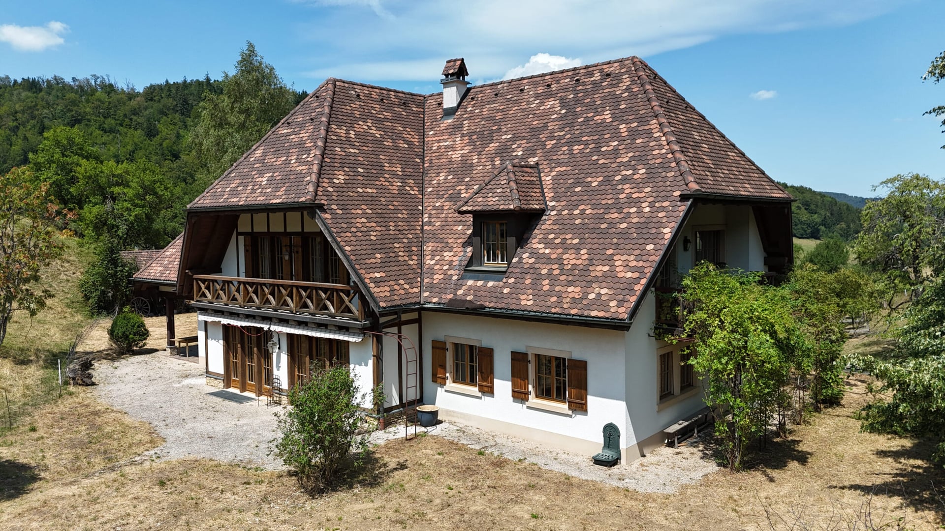 À vendre à Asuel maison de maître de 9.5 pièces terrain de 2'747 m² - photo 1