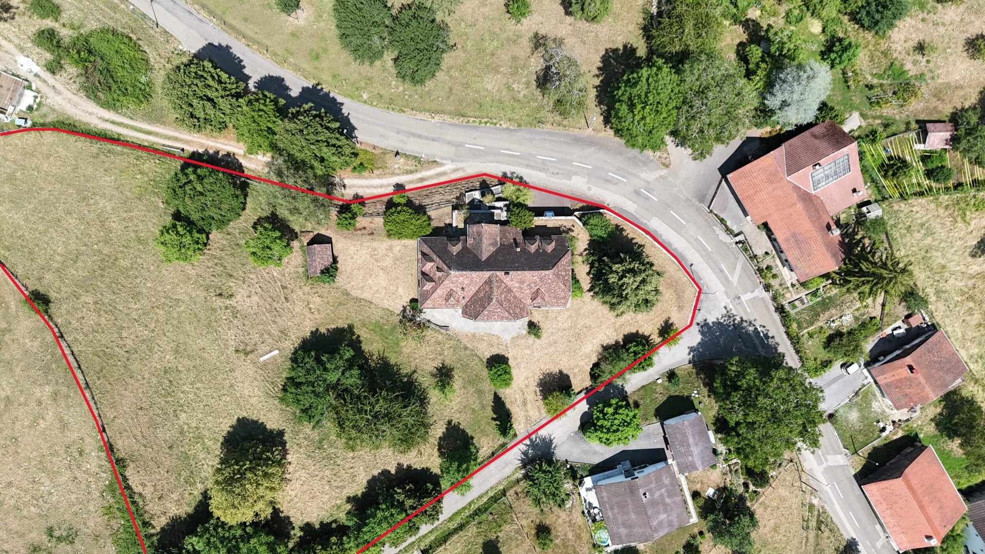 À vendre à Asuel maison de maître de 9.5 pièces terrain de 2'747 m² - photo 2