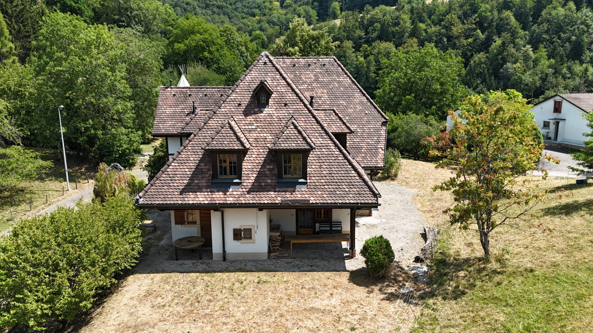 À vendre à Asuel maison de maître de 9.5 pièces terrain de 2'747 m² - photo 5